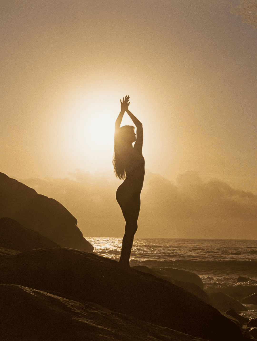 Costureira trabalhando em uma peça da Clio.